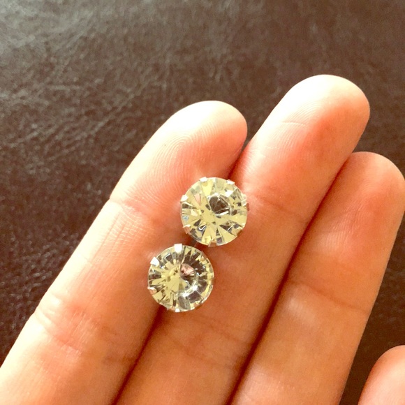 Jewelry - NWOT Faux Diamond Earrings